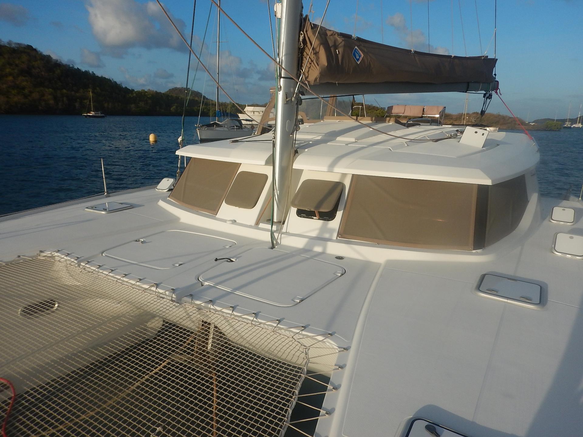 slider 38 Fountaine Pajot Helia 44